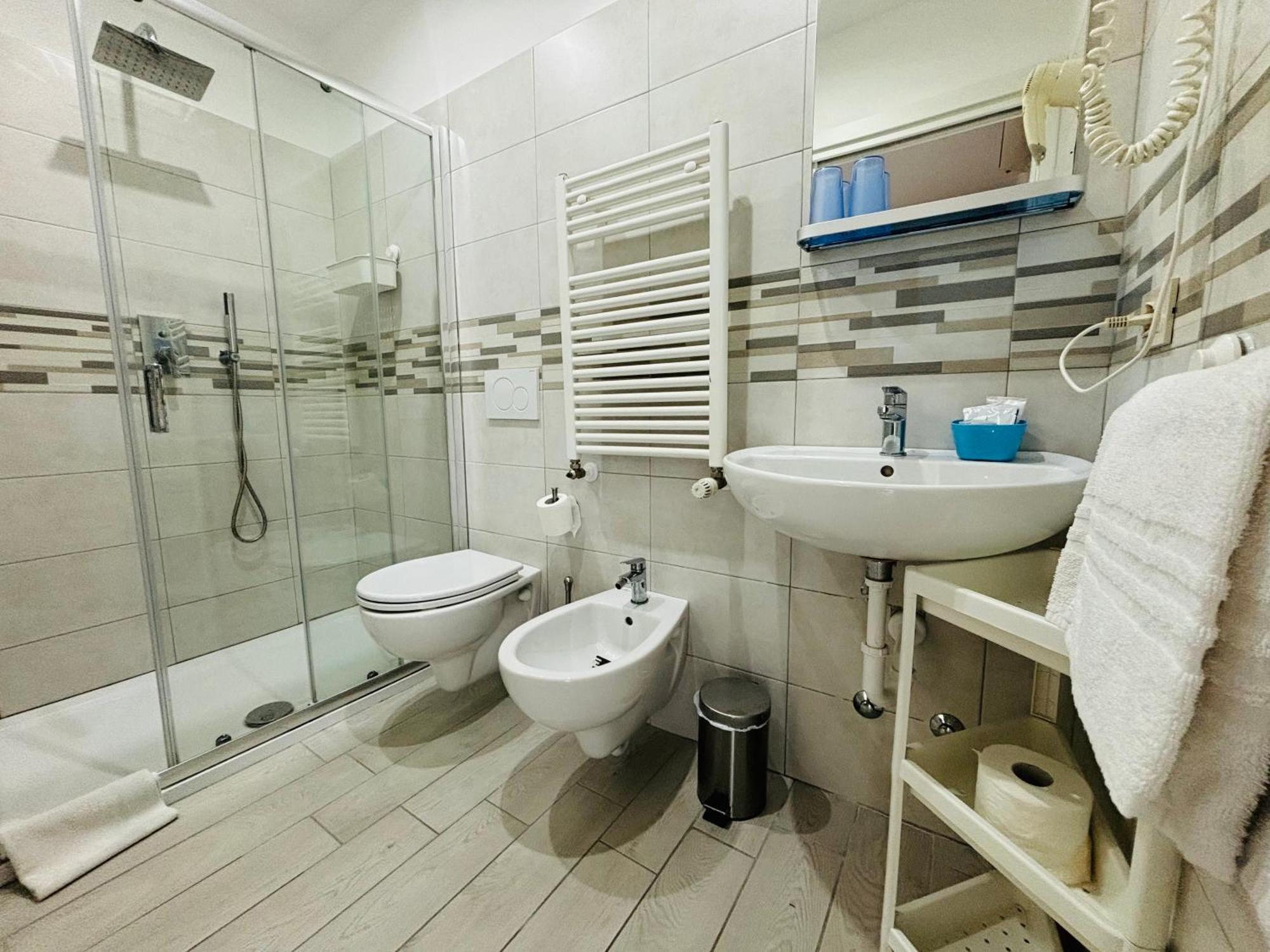 Hotel Iride Suite & Breakfast- Ideale Per Famiglie E Coppie Riccione Luaran gambar