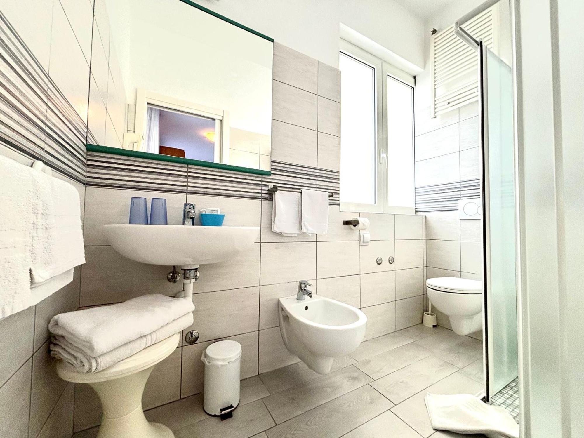 Hotel Iride Suite & Breakfast- Ideale Per Famiglie E Coppie Riccione Bilik gambar
