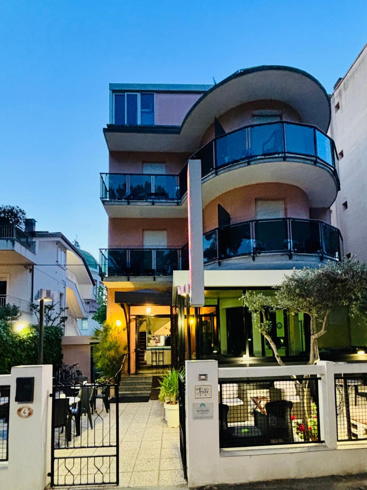 Hotel Iride Suite & Breakfast- Ideale Per Famiglie E Coppie Riccione Luaran gambar