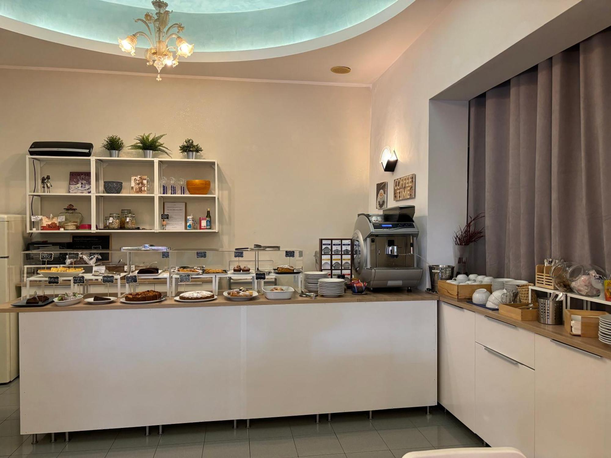 Hotel Iride Suite & Breakfast- Ideale Per Famiglie E Coppie Riccione Luaran gambar