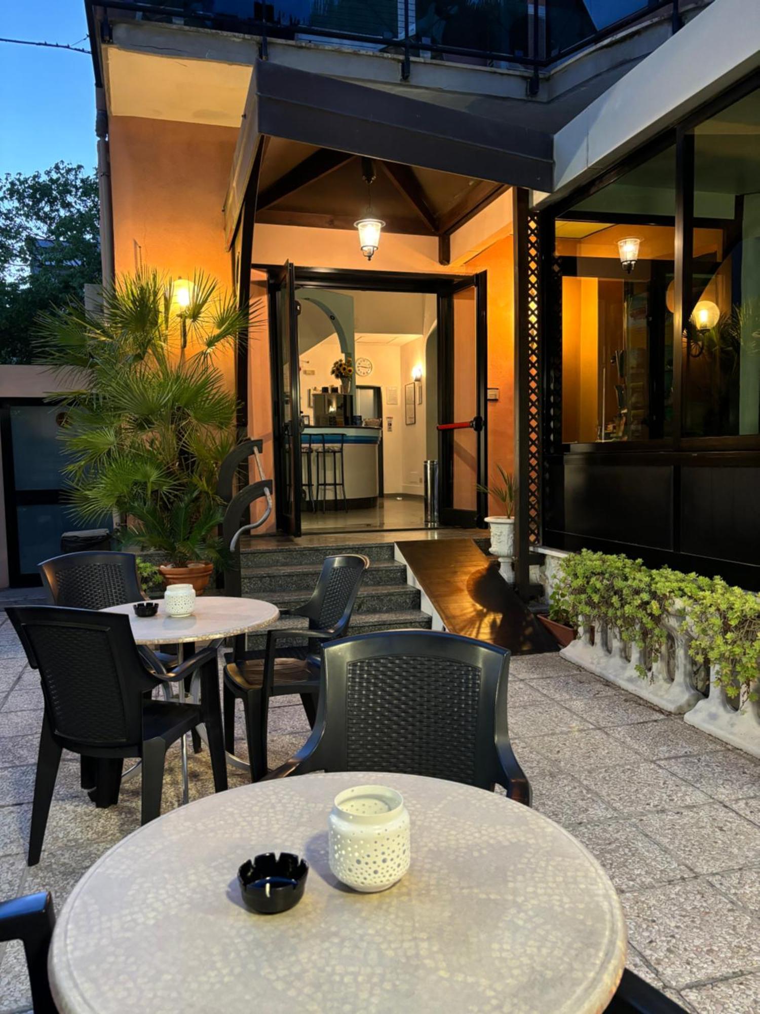 Hotel Iride Suite & Breakfast- Ideale Per Famiglie E Coppie Riccione Luaran gambar