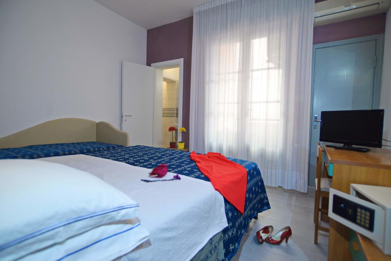 Hotel Iride Suite & Breakfast- Ideale Per Famiglie E Coppie Riccione Luaran gambar