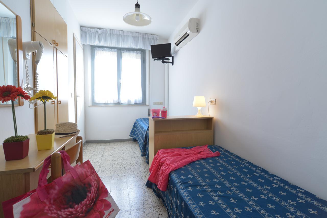 Hotel Iride Suite & Breakfast- Ideale Per Famiglie E Coppie Riccione Luaran gambar