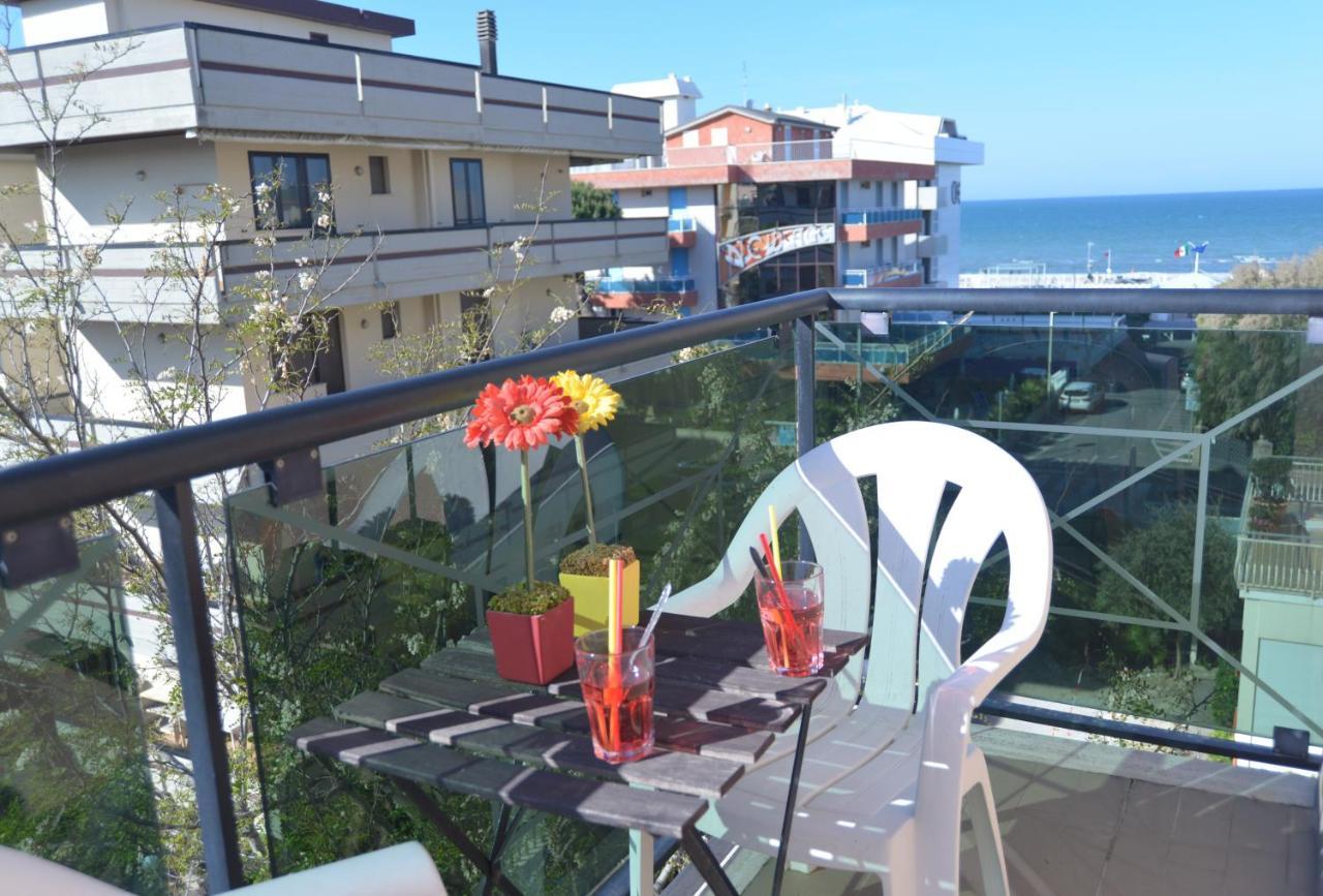 Hotel Iride Suite & Breakfast- Ideale Per Famiglie E Coppie Riccione Luaran gambar